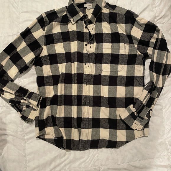 Woolrich flannel button down. Black and white pattern. - Picture 1 of 3